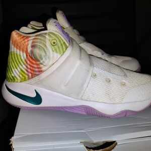 Nike White and Purple Sneakers Modern Athletic Design